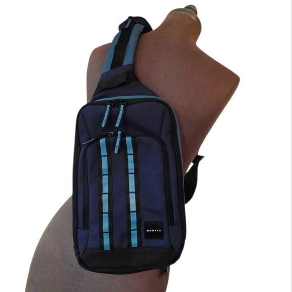 Oakley Other - Oakley Utility One Shoulder Bag 921432 Mens Foggy Blue NWT